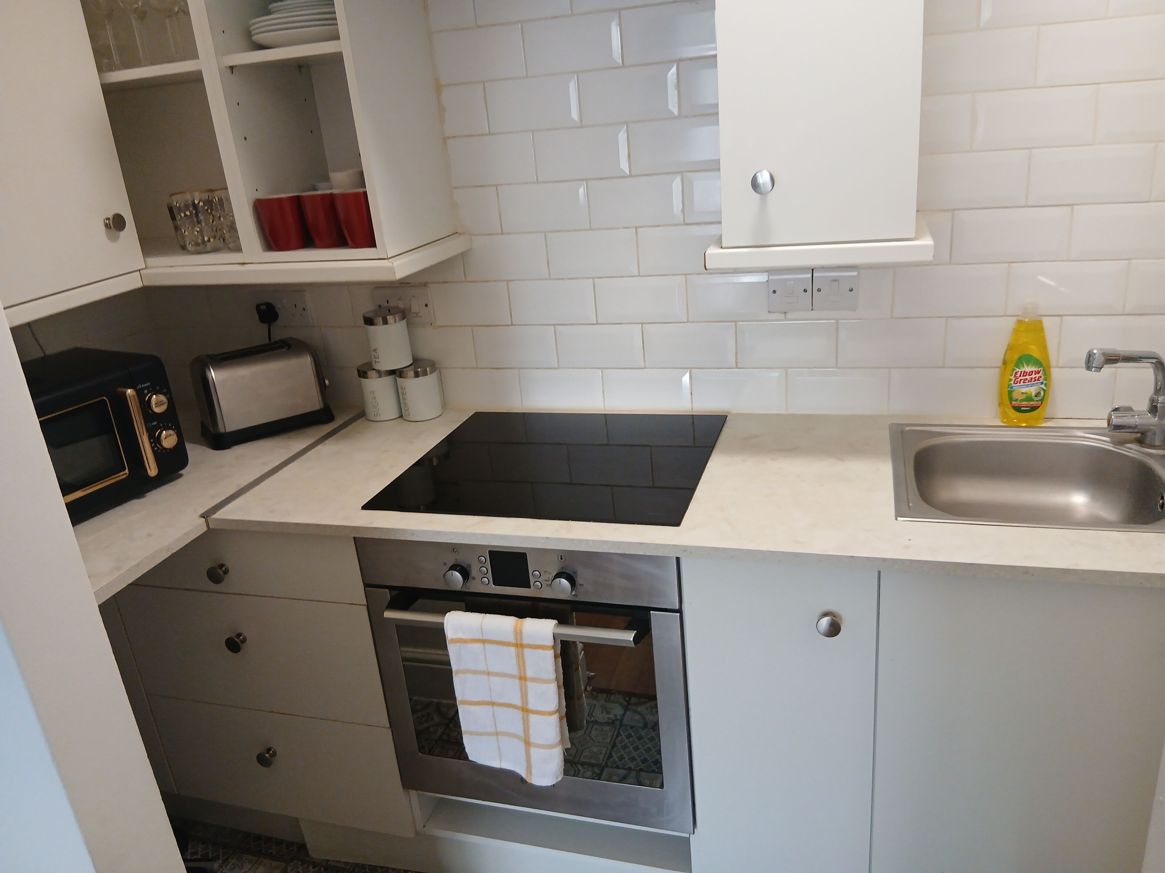 Comfort Apartment, Courtyard View | Private kitchen