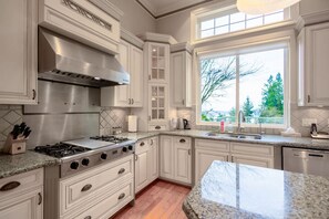 Fridge, microwave, oven, stovetop - Luxury 5BR Villa | Gym, Theater & Ocean Views (West Vancouver)