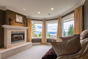 TV - Luxury 5BR Villa | Gym, Theater & Ocean Views (West Vancouver)
