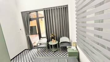 Studio Superior | Bàn, truy cập Internet không dây miễn phí