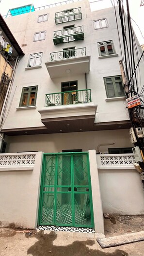 Exterior detail - Era Ta Quang Buu Apartment (Hai Ba Trung)
