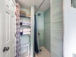 Shower, hair dryer - Gulf Gardens #16 | Coastal Condo Near Beach & Gulf (Madeira Beach)