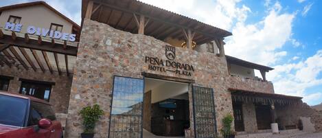Fachada de la propiedad