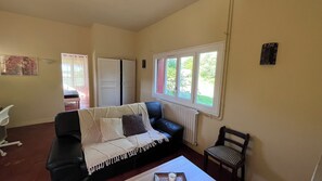Smart TV, books - Gîte de 57m2 à  la campagne  (Cazaubon)