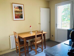 Dining - Gîte de 57m2 à  la campagne  (Cazaubon)