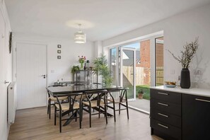 Dining - Premium Home, Garden & Parking, Nr Saunton Sands (Braunton)