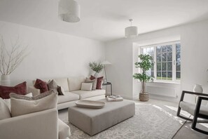 TV, offices - Premium Home, Garden & Parking, Nr Saunton Sands (Braunton)