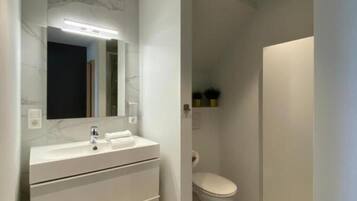 Economy-Doppelzimmer | Badezimmer