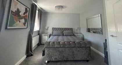 Entire Home in Central Bedfordshire 5 Bedroom sleeps 10
5BR & 2.5 bathrooms