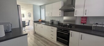 Entire Home in Central Bedfordshire 5 Bedroom sleeps 10
5BR & 2.5 bathrooms