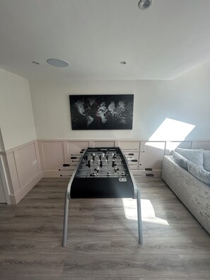 Games room - Entire Home in Central Bedfordshire 5 Bedroom sleeps 10
5BR & 2.5 bathrooms (Bedford)