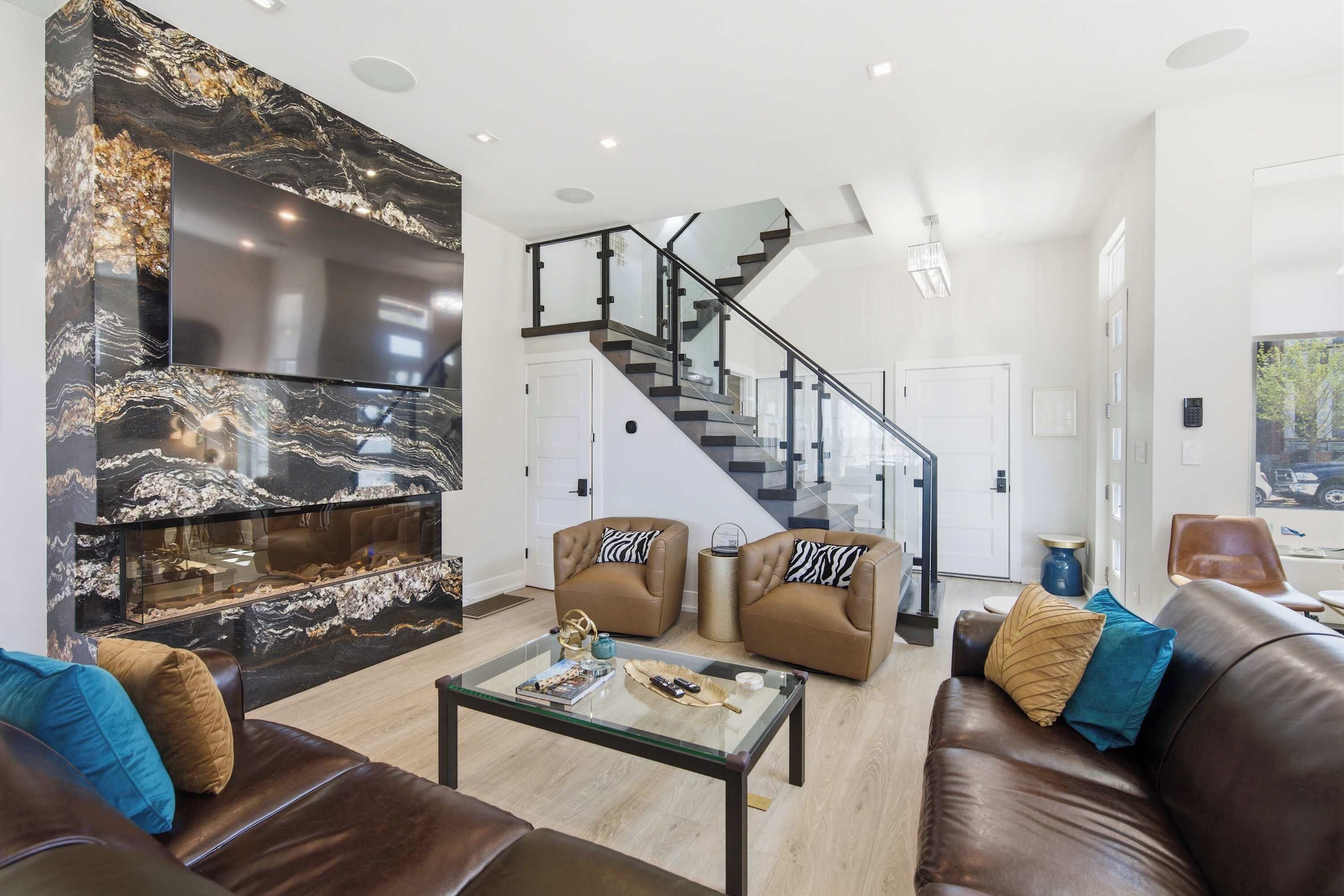 Huis, meerdere bedden, balkon, uitzicht op stad (Luxury Mt. Adams Retreat) | Woonruimte
