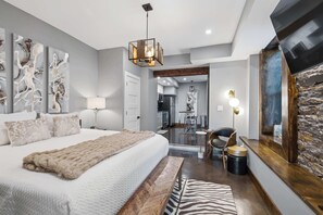 Maison, plusieurs lits, balcon, vue ville (Luxury Mt. Adams Retreat) | 5 chambres, décoration personnalisée, ameublement personnalisé, bureau