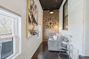 Nhà, nhiều giường, ban công, quang cảnh thành phố (Luxury Mt. Adams Retreat) | Khu phòng khách