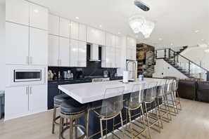 Ferienhaus, Mehrere Betten, Balkon, Stadtblick (Luxury Mt. Adams Retreat) | Eigene Küche