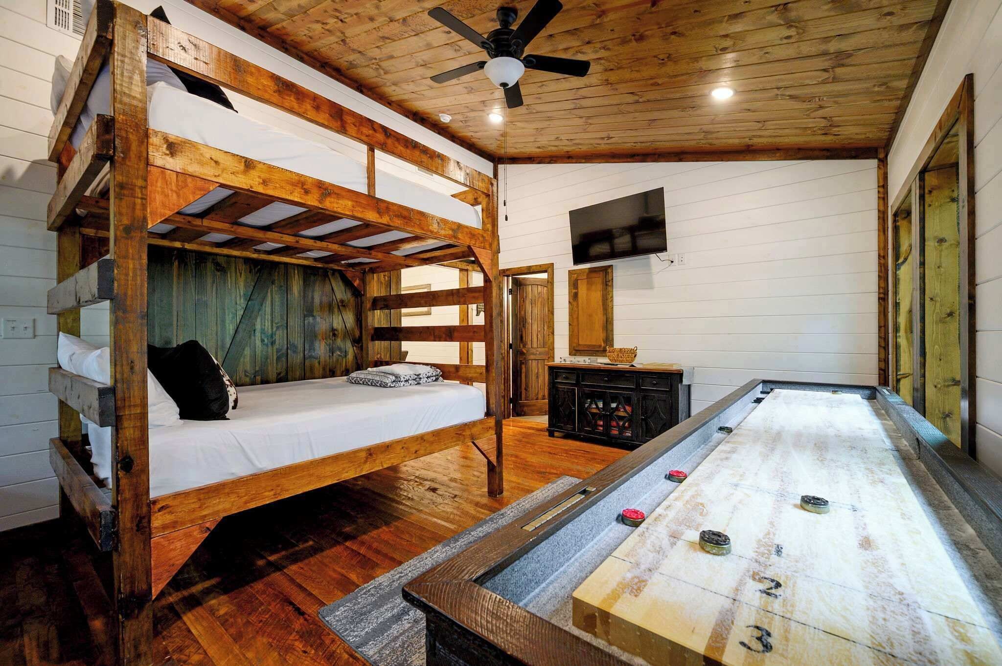 Cabin, Multiple Beds, Hot Tub, Garden View (The Retreat at Red Fern) | 3 bedrooms, individually decorated, individually furnished, bed sheets