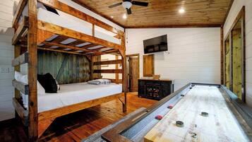 Cabin, Multiple Beds, Hot Tub, Garden View (The Retreat at Red Fern) | 3 bedrooms, individually decorated, individually furnished, bed sheets