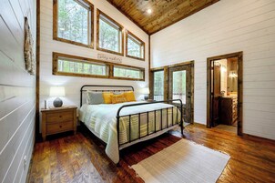 3 habitaciones, decoración personalizada y muebles diferentes 