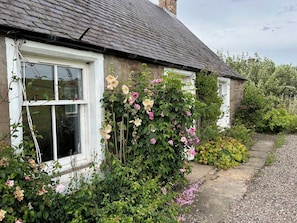 Exterior detail - NEW Boutique Broombarns Farm Stay (Forgandenny)