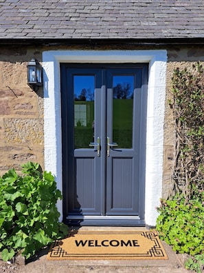 Exterior detail - NEW Boutique Broombarns Farm Stay (Forgandenny)