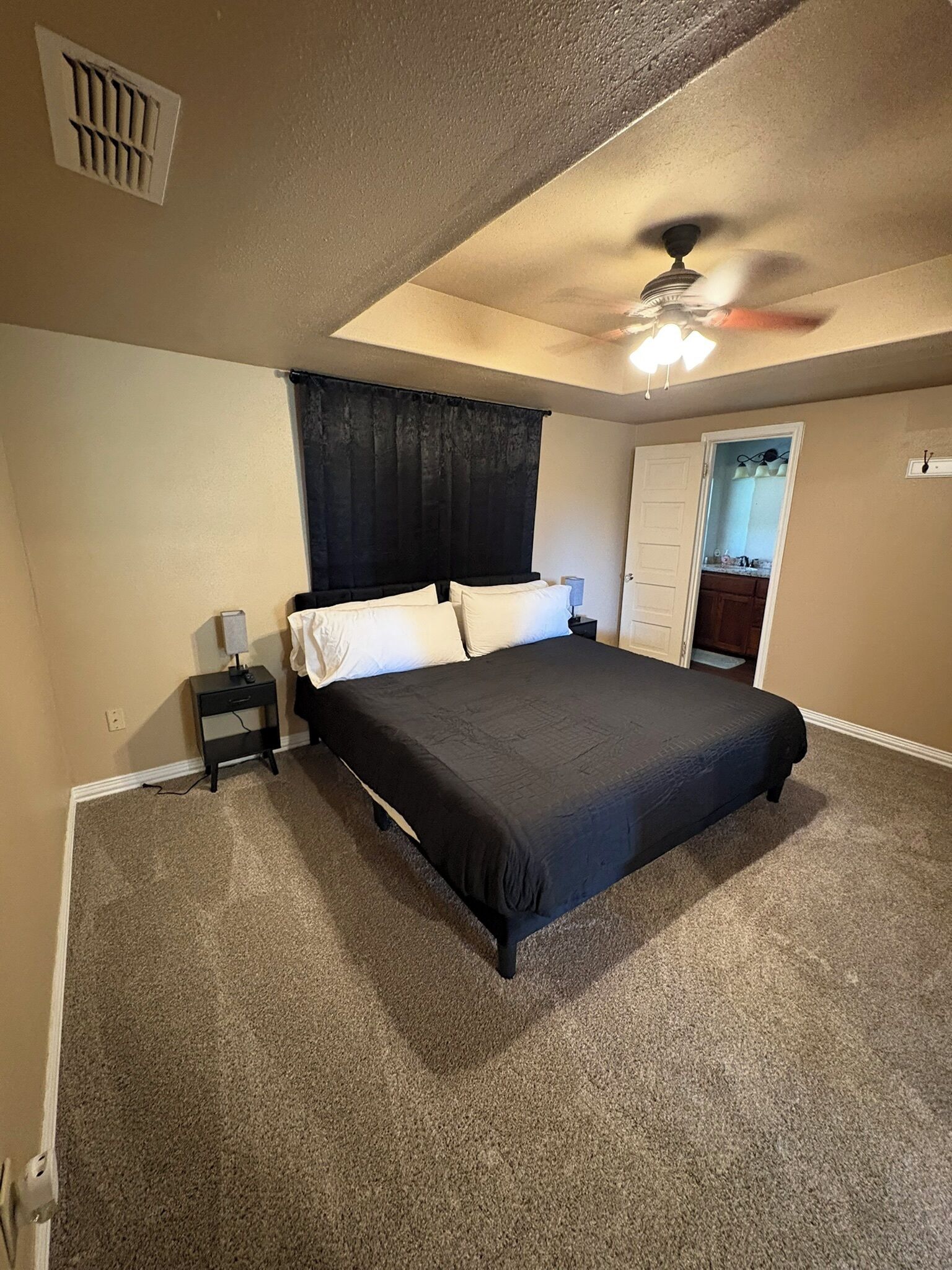 4 habitaciones, escritorio, wifi gratis y ropa de cama 