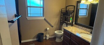 Roomy 4-bedroom house with large backyard in Abilene