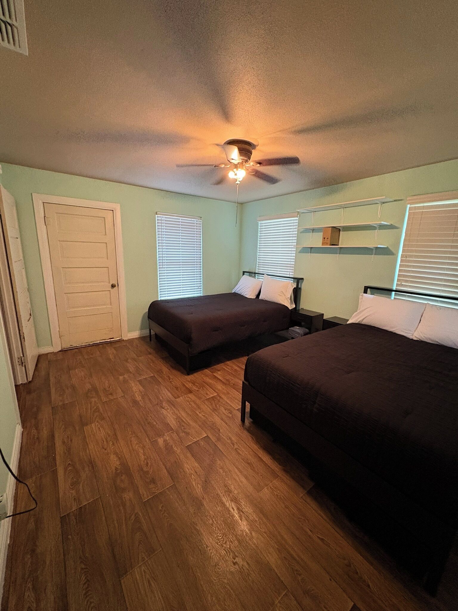 4 bedrooms, desk, free WiFi, bed sheets