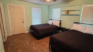 4 bedrooms, desk, free WiFi, bed sheets