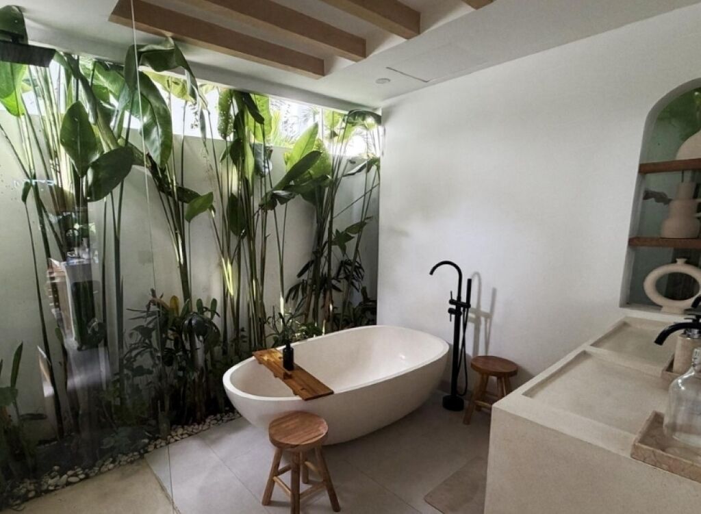 ヘアドライヤー、タオル、石鹸、トイレットペーパー