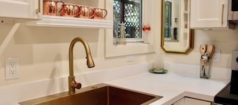 Charming new 1 bed San Rafael studio, full bath/kitchen, own laundry & entrance!