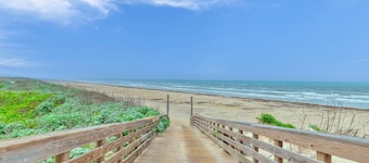 *NEW* No Stairs|Pool|Pet Friendly!