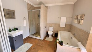 Bathroom - Serajo Garden Cottage | Solar | Fast WiFi | Northcliff (Randburg)