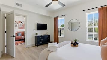 Desk, iron/ironing board, WiFi, bed sheets