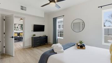 Desk, iron/ironing board, WiFi, bed sheets
