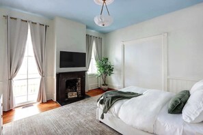 Iron/ironing board, WiFi, bed sheets - The Olmstead | 1800s Victorian Flat | Forsyth Park (Savannah)