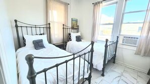 2 slaapkamers, een strijkplank/strijkijzer, wifi, beddengoed