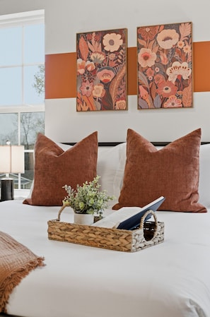 Desk, iron/ironing board, WiFi, bed sheets - Boutique Loft w/ Patio, Rooftop Views + In-Unit W/D (Murfreesboro)