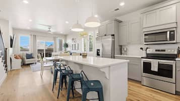 Townhome, Multiple Beds, Patio, Garden View (The Retreat) | Private kitchen
