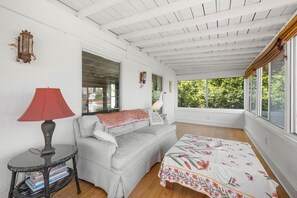 Living area - Above Chateau Marmont 3 bedroom house in sunny Los Angeles perfect for families (Los Angeles)