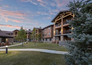 Exterior -  Charming 2-bedroom condo in West Yellowstone with Fireplace and fitness room (West Yellowstone)