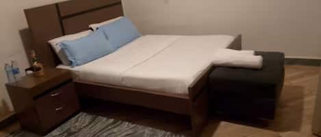 Iron/ironing board, WiFi, bed sheets