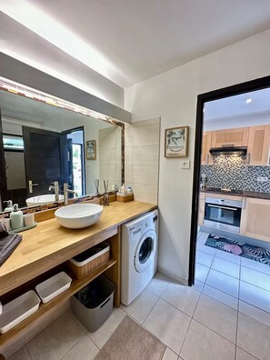 淋浴設備、風筒、提供毛巾、番梘