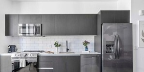Coffee/tea maker, fridge, microwave, oven - Modern Group Retreat - Downtown Miami (Miami)
