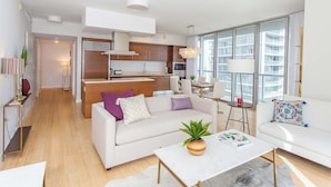 Living area - Spacious Group Stay | Modern Brickell Hub (Miami)