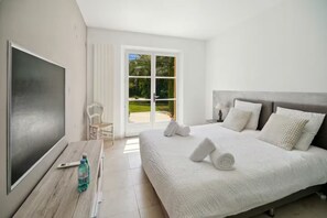 5 bedrooms, iron/ironing board, travel crib, free WiFi