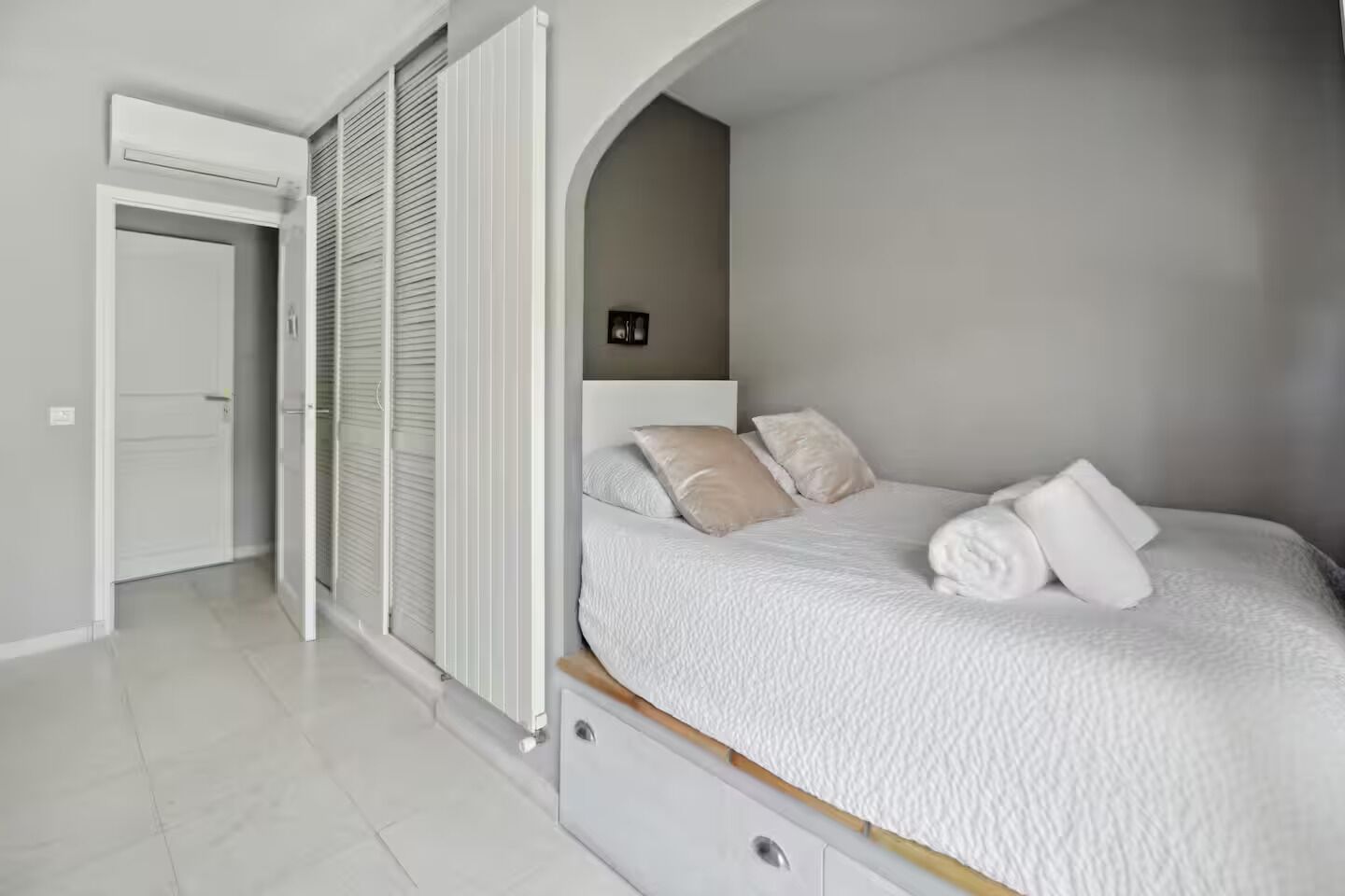 5 bedrooms, iron/ironing board, travel crib, free WiFi
