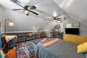 Room - Quiet Studio Loft w/Baker Creek Bike Park Access! (Knoxville)
