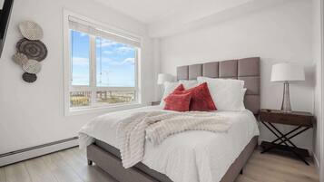 2 bedrooms, desk, WiFi, bed sheets