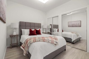 Escrivaninha, Wi-Fi, roupa de cama