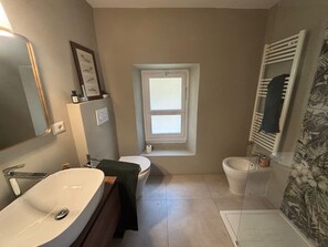 Bathroom - Vrbo Property (Firenze)